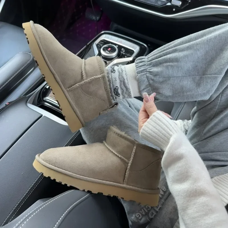 2026 New Classic Mini Snow Boots Combining Sheepskin And Genuine Leather Winter Fashionable And Casual Warm Boots Gallery 2 2026 New Classic Mini Snow Boots Combining Sheepskin And Genuine Leather Winter Fashionable And Casual Warm Boots Gallery 2