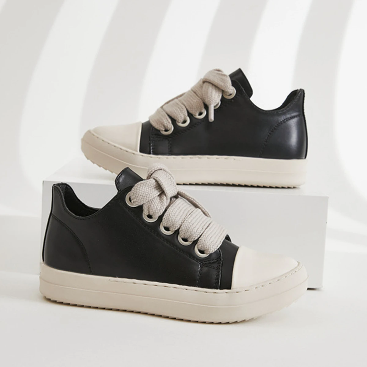 Mens Coarse Shoelaces Low Cut Flat Bottom Casual Shoes Minimalist College Style Sports Shoes Gallery 1 Mens Coarse Shoelaces Low Cut Flat Bottom Casual Shoes Minimalist College Style Sports Shoes Gallery 1